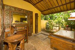 Pondok Sari Dive Resort - Bali. Deluxe bungalow bathroom.